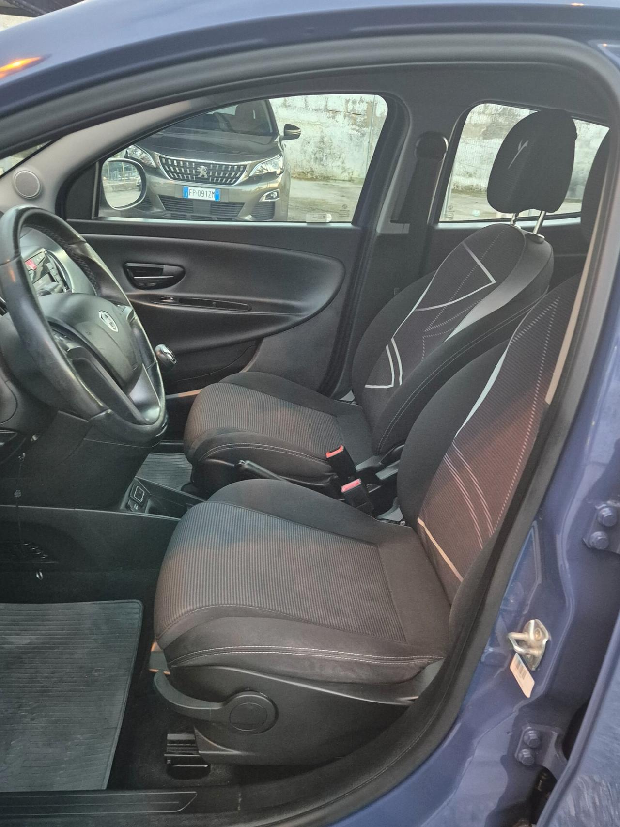 Lancia Ypsilon 0.9 TwinAir 85 CV 5 porte Metano Ecochic Gold