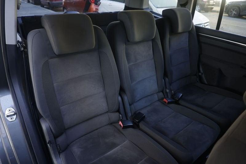 Volkswagen Touran Volkswagen Touran Business 2.0 TDI 140 CV DSG Highline 7 Posti Unicoproprietario