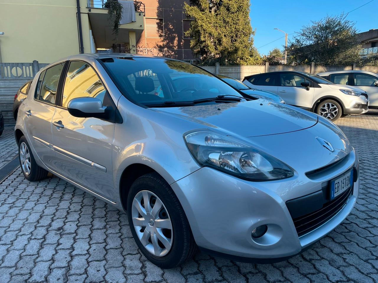 Renault Clio 1.2 16V 5 porte Luxe IDONEA NEOPATENTATI