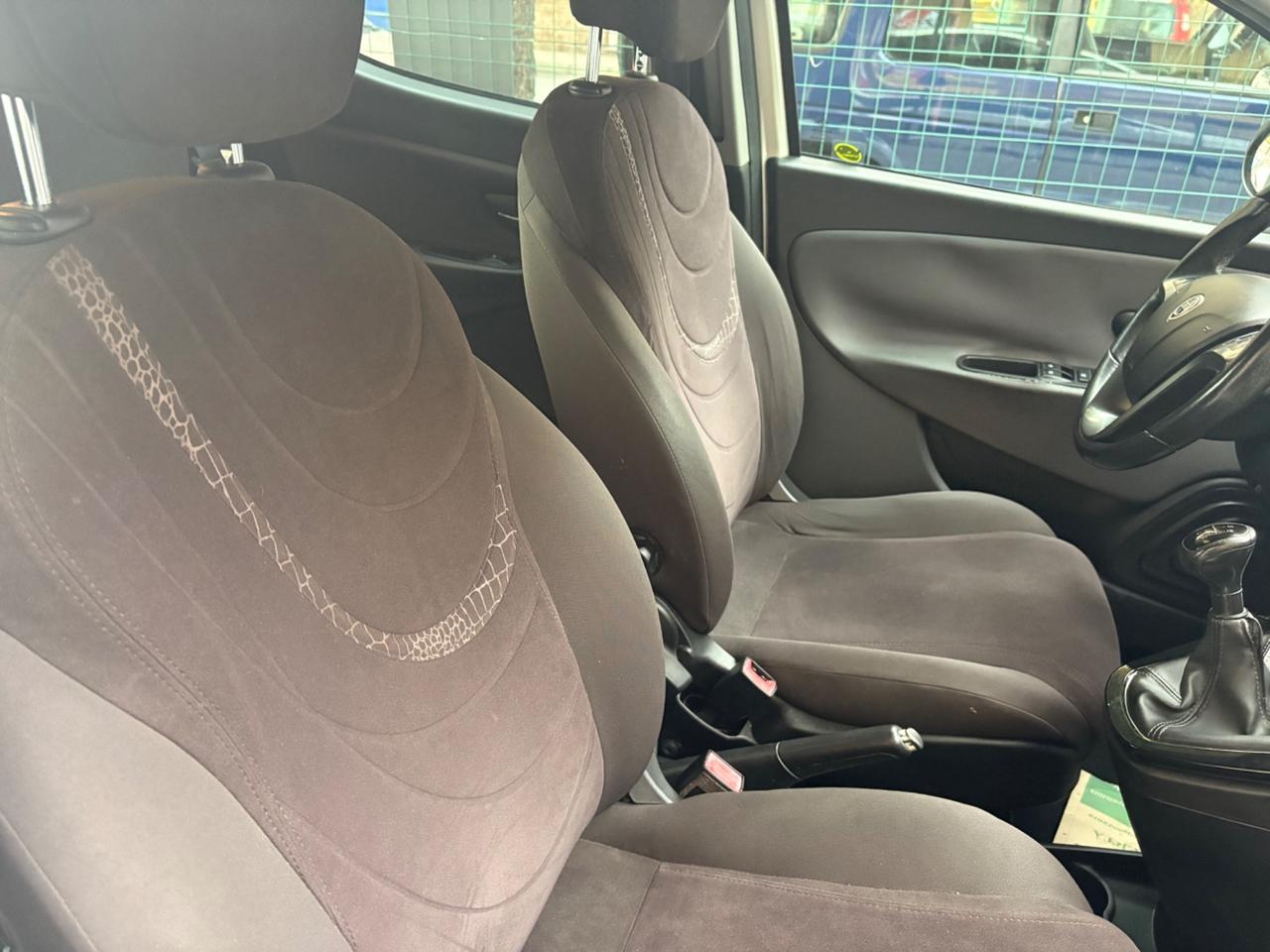 Lancia Ypsilon 1.3 MJT 16V 95 CV 5 porte S&S Silver