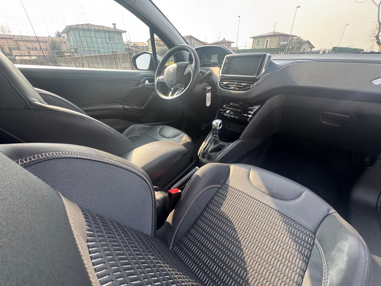 Peugeot 208 1.4 HDi 68 CV 3 porte Allure