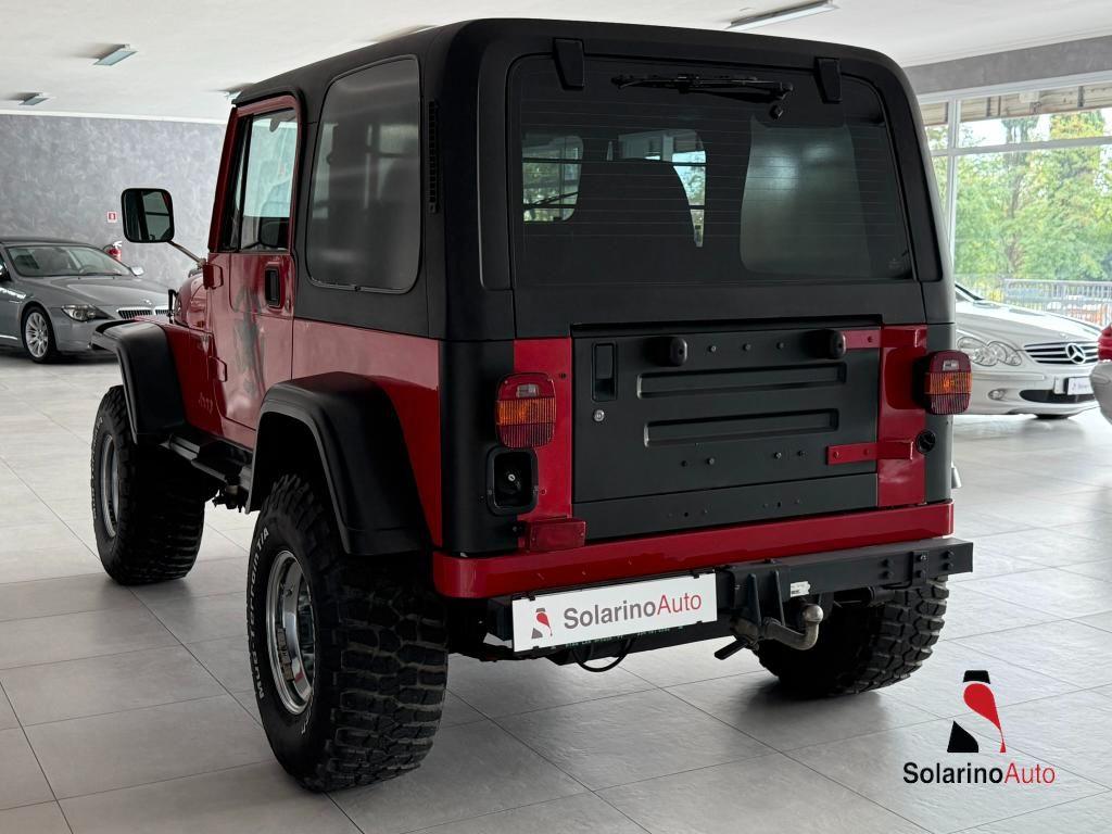 Jeep Wrangler Hard Top 4.0 Laredo autocarro