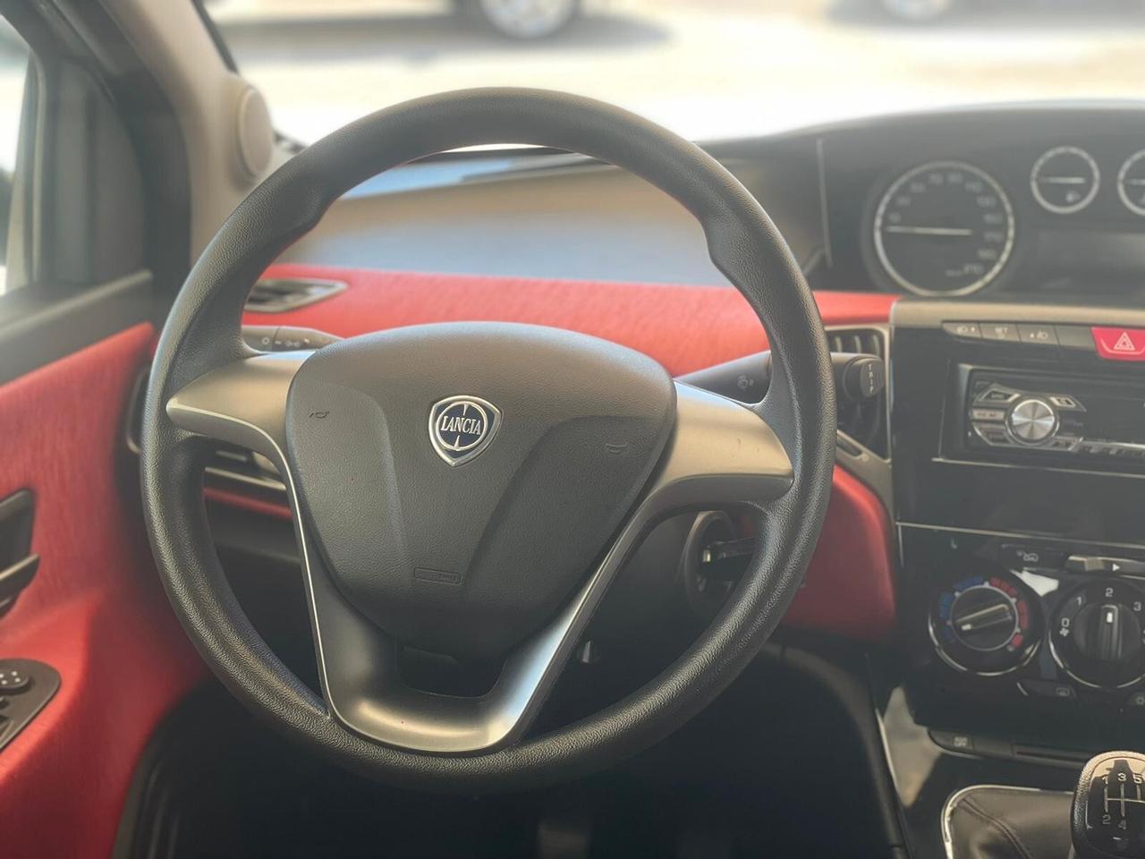 Lancia Ypsilon 0.9 TwinAir 85 CV 5 porte Metano Ecochic Gold