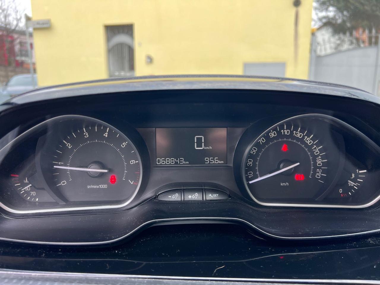 Peugeot 2008 1.2 PureTech 82 #9549