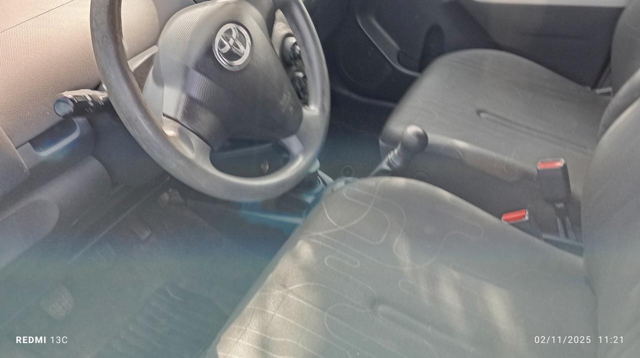 Toyota Yaris 1.0 5 porte