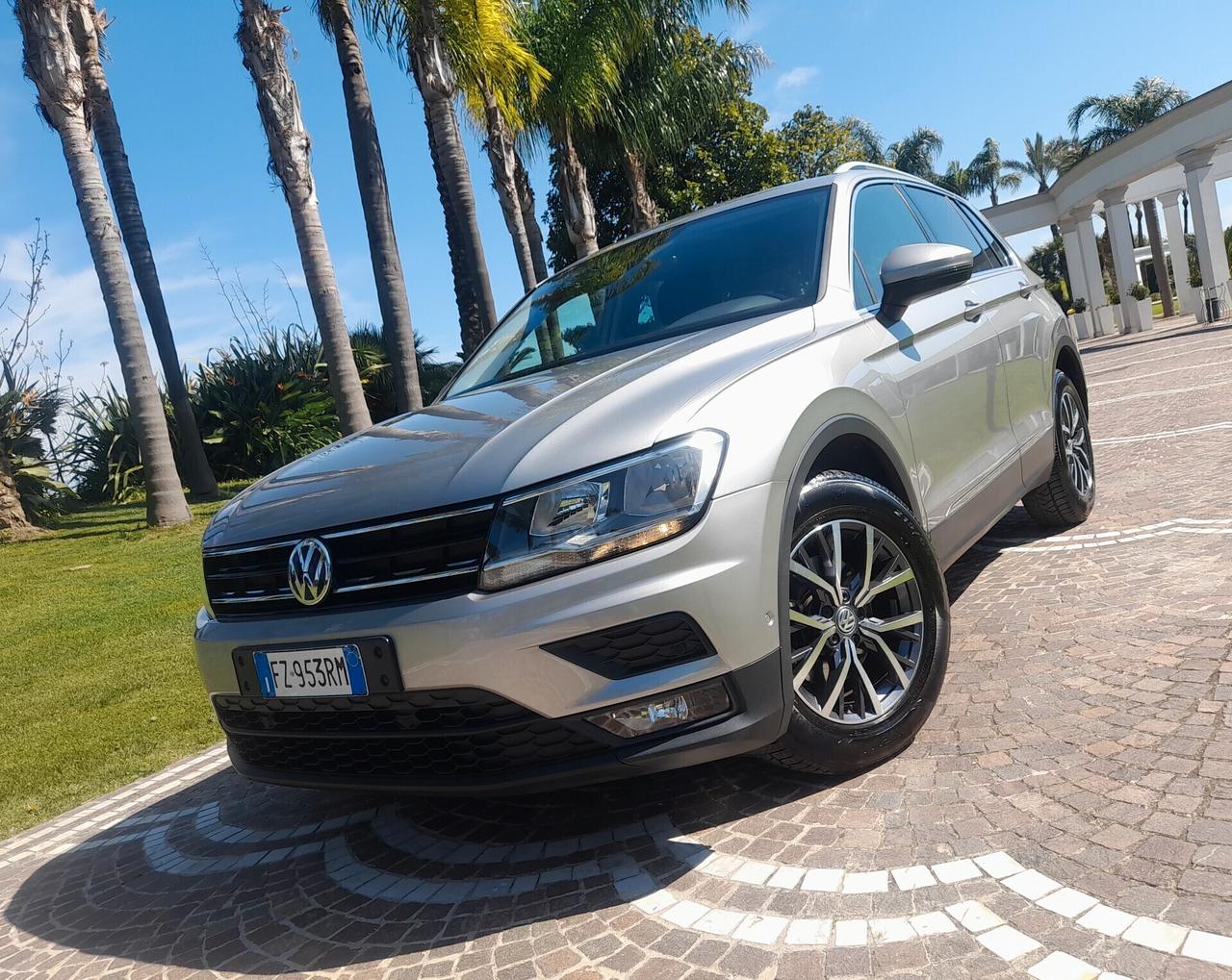 Volkswagen Tiguan 2.0 TDi DSG *FULL OPT* daVETRINA