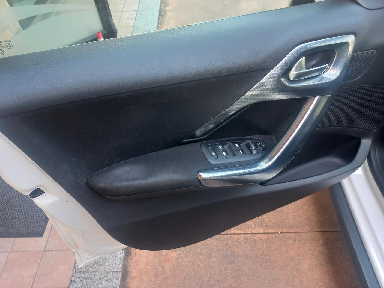 Peugeot 2008 BlueHDi 100 Allure