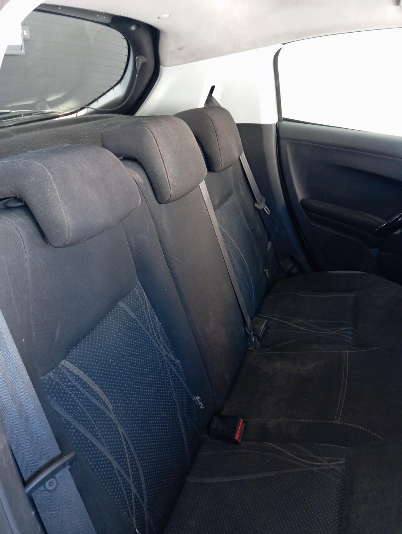 Peugeot 208 1.4 diesel 2015 CON GARANZIA