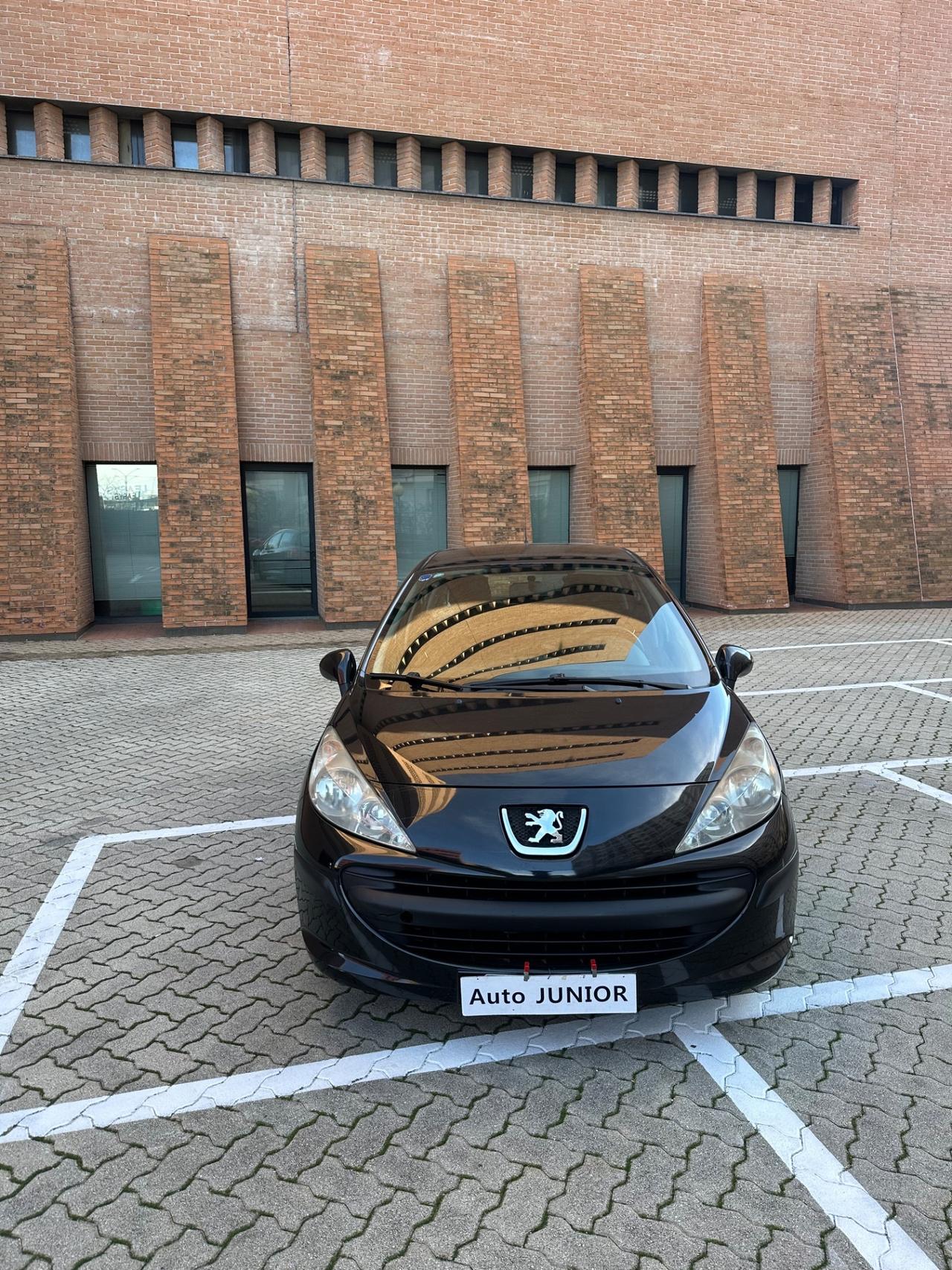 Peugeot 207 1.4 8V 75CV 5p. ONE Line