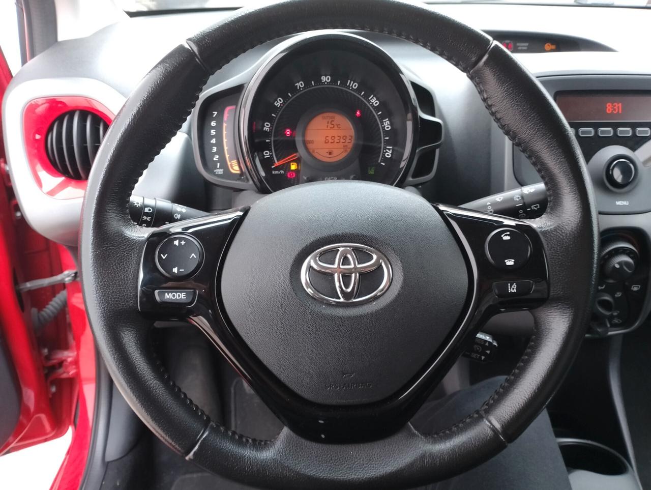 Toyota Aygo Connect 1.0 VVT-i 72 CV 5 porte x-clusiv
