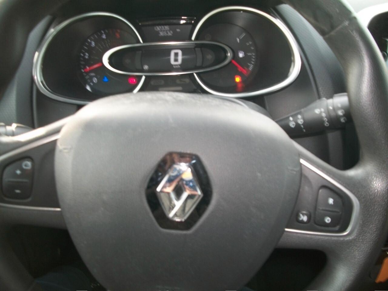 Renault Clio dCi 8V 90 CV EDC 5 porte Business CC 1461 kw 66 SI NUOVI PATENTATI GARANZIA UN ANNO