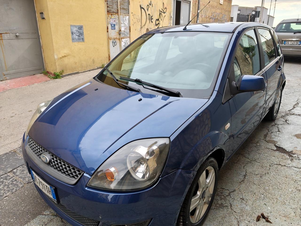 Ford Fiesta 1.2 16V 5p. Ghia