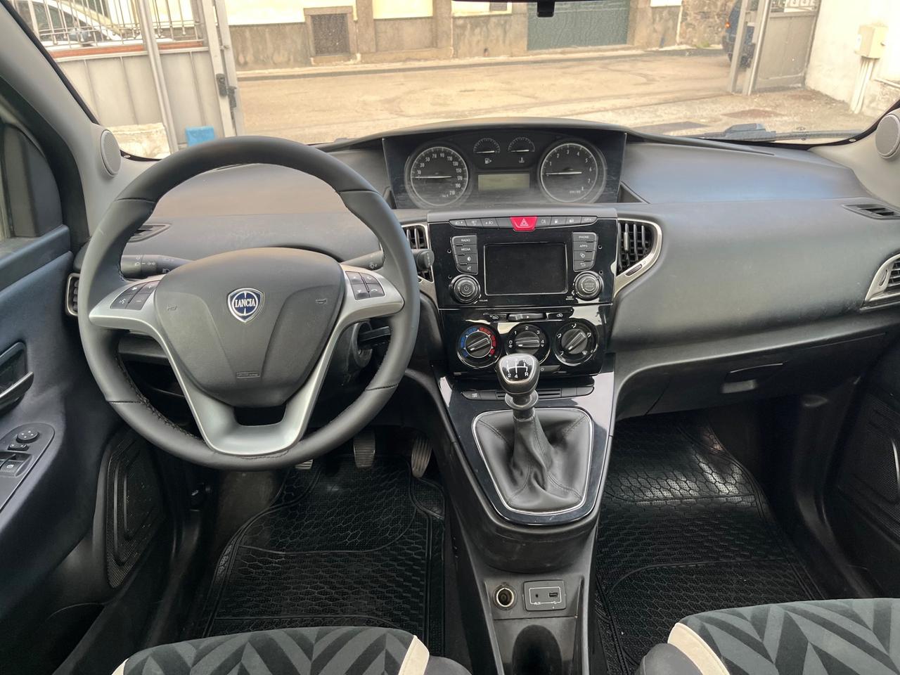 Lancia Ypsilon 0.9 TwinAir 85 CV Ecochic Gold