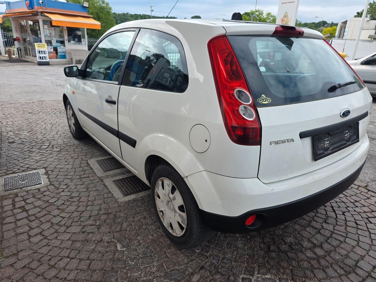 Ford Fiesta 1.4 TDCi 3p. Van con 232.000km Neopatentati ok