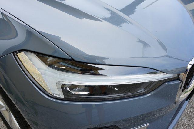 VOLVO XC60 B4 (d) automatico Momentum AWD UFFICIALE