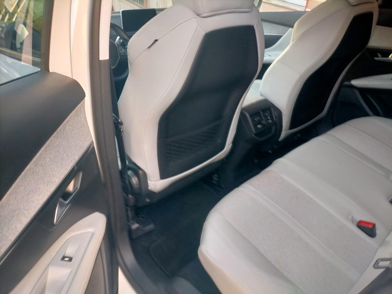 Peugeot 3008 BlueHDi 130 S&S Allure
