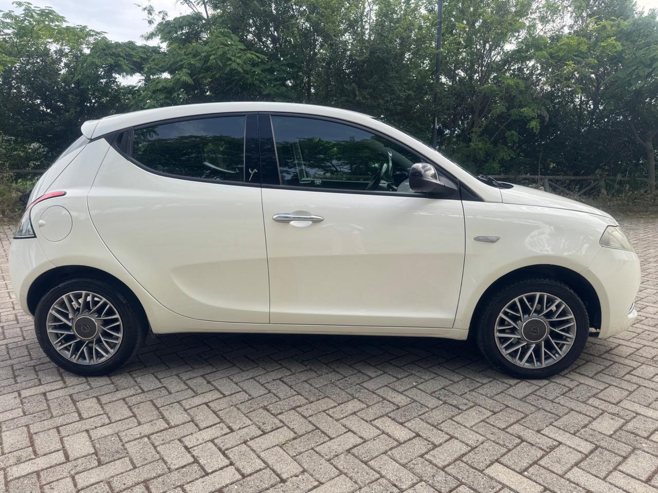Lancia Ypsilon 1.2 Benzina 69Cv *PLATINUM* 2012