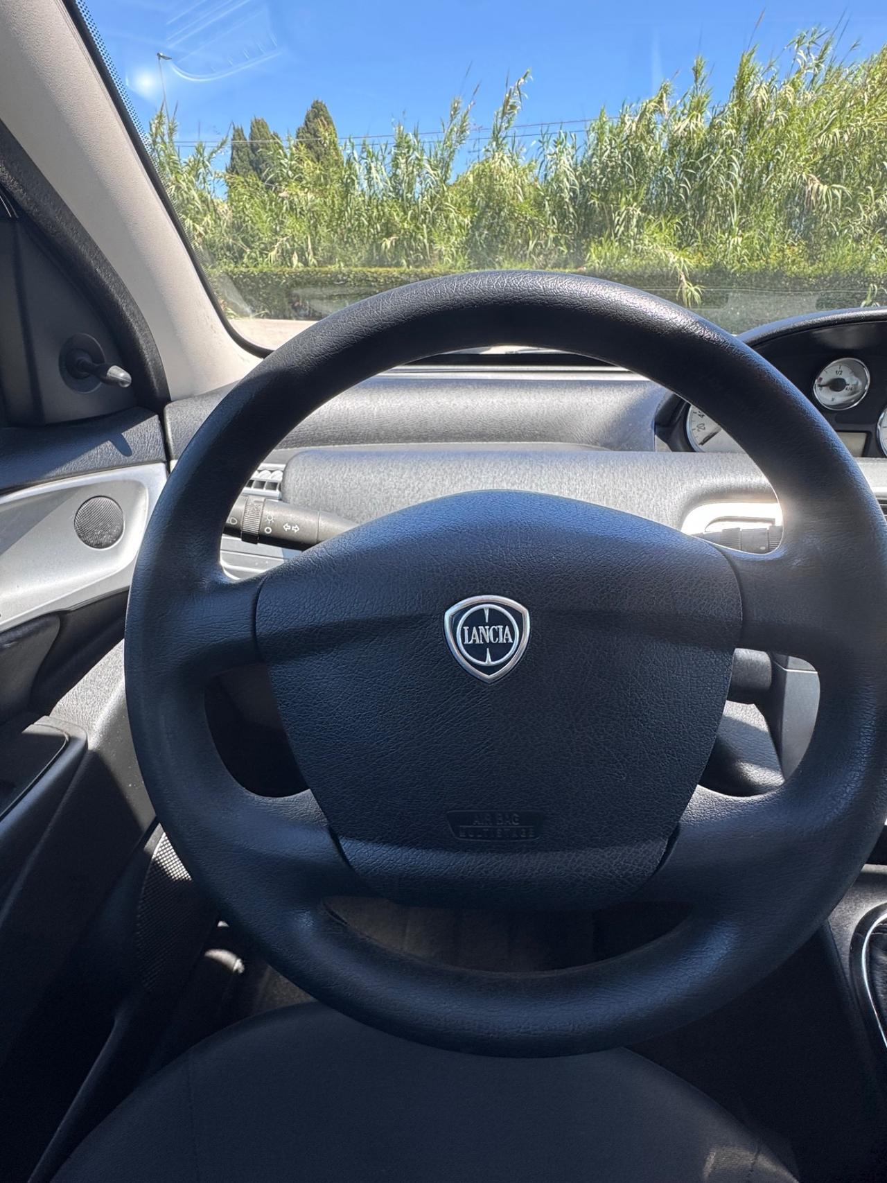 Lancia Ypsilon 1.2 Platino
