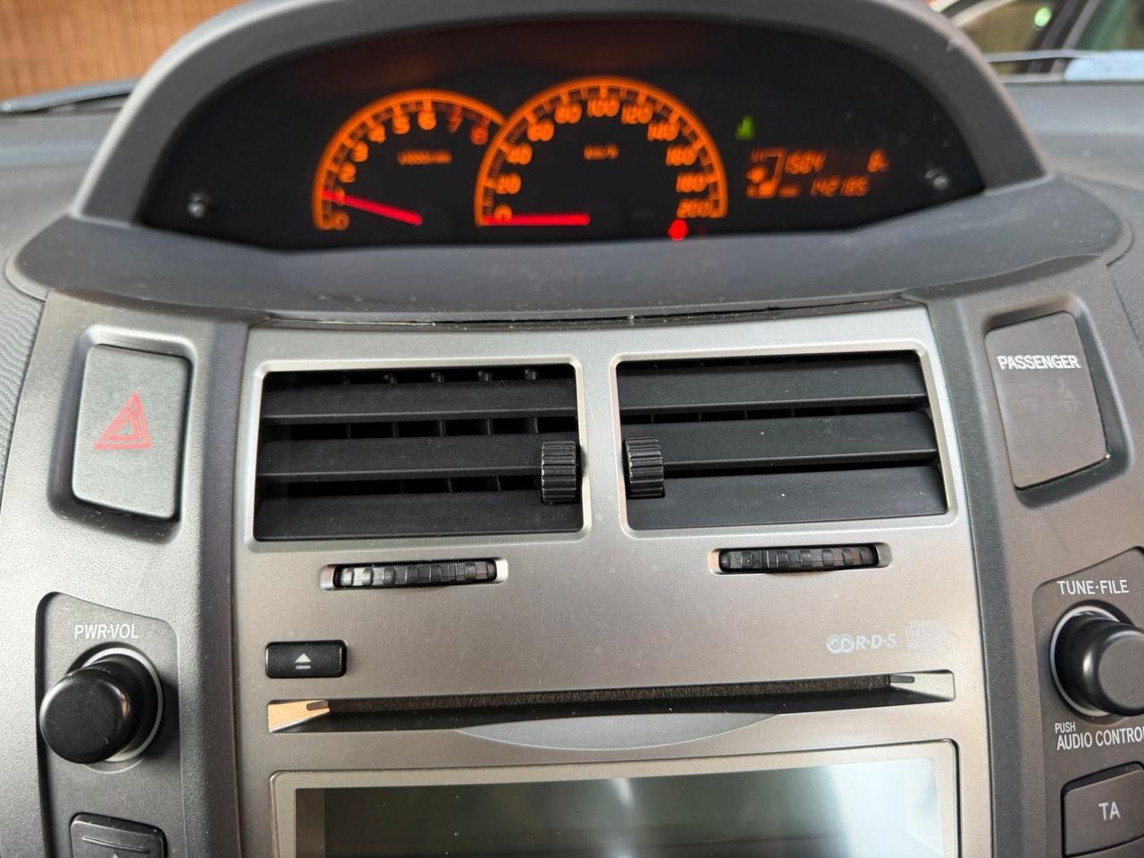 Toyota Yaris 1.0 5 porte Sol neopatentati