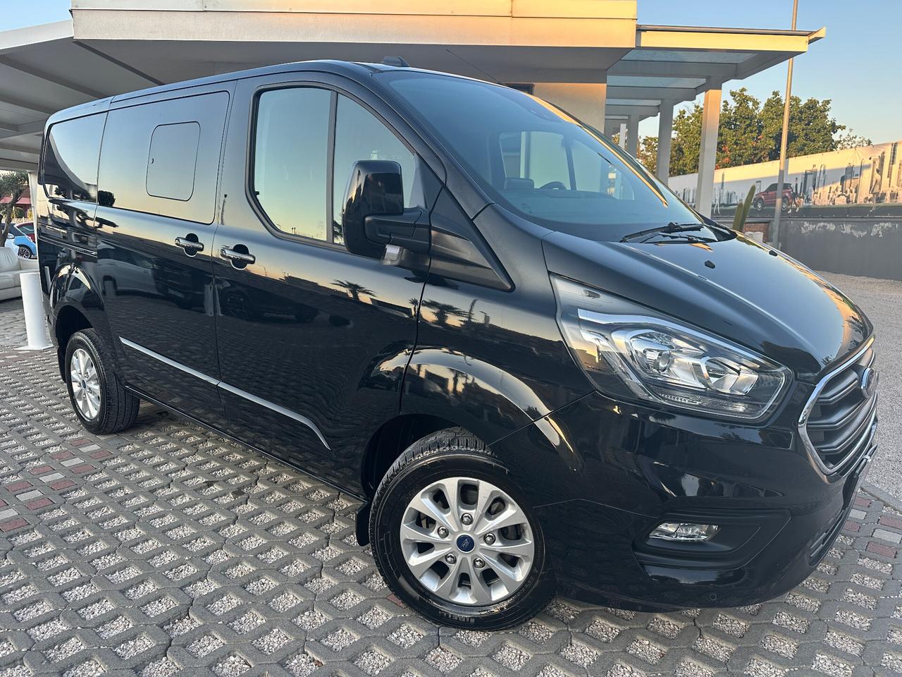 FORD TRANSIT CUSTOM 300 AUTOMATICO TITANIUM