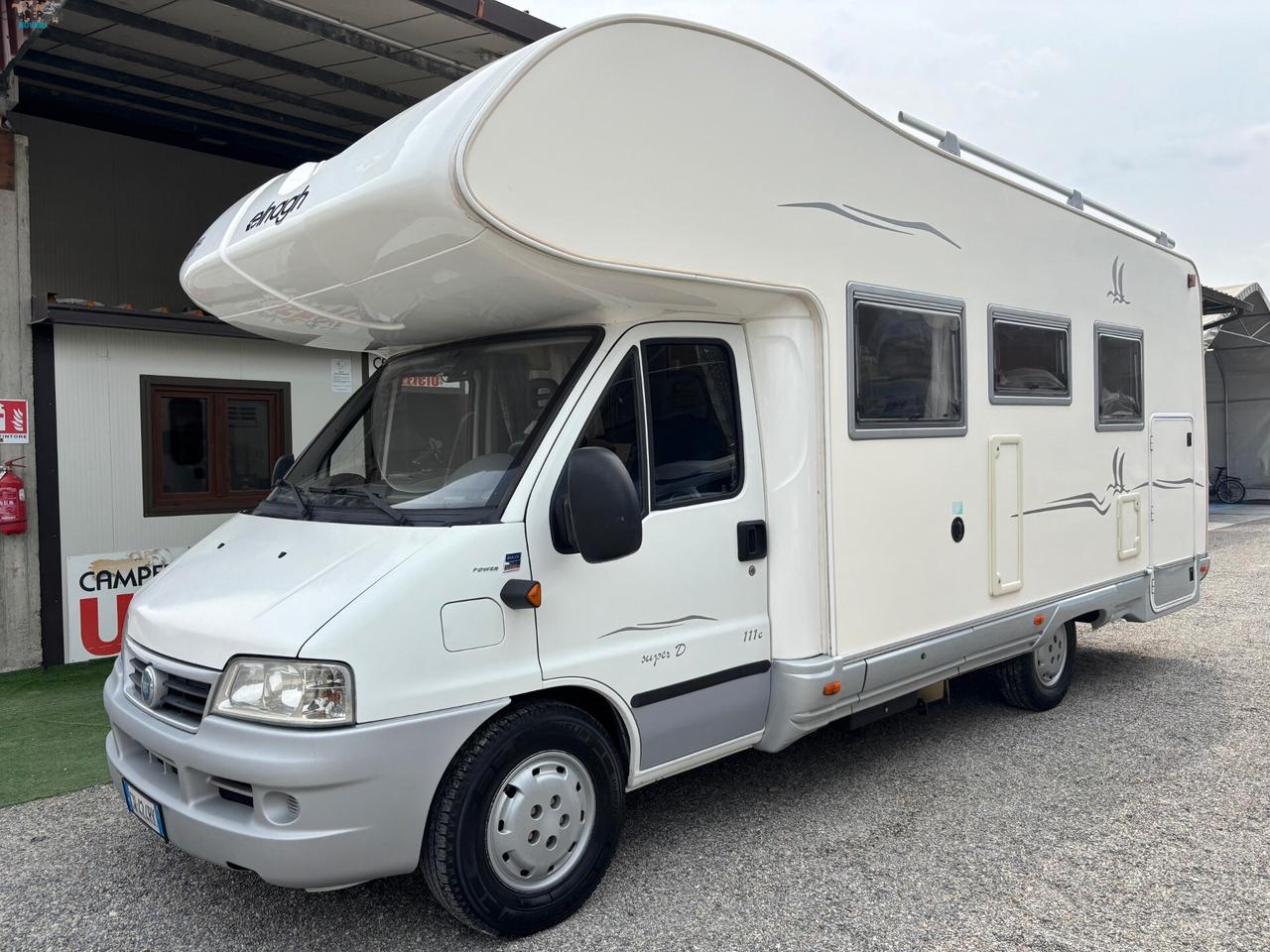 ELNAGH SUPER D 111c - MANSARDATO CON LETTI A CASTELLO IN CODA