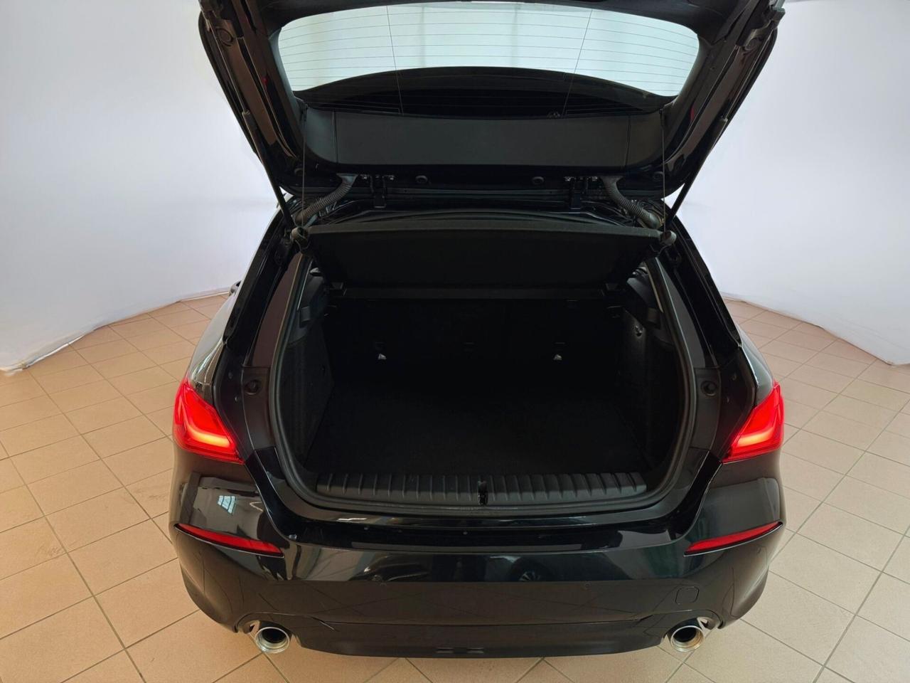 Bmw 118 118d 5p. Business Advantage