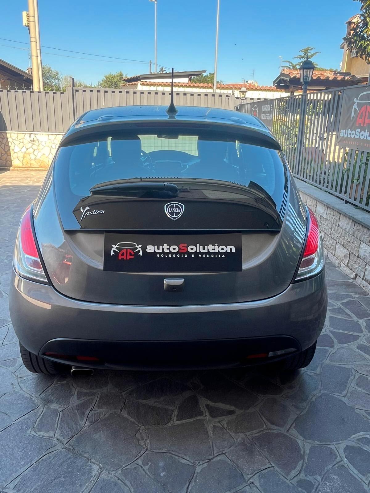 Lancia Ypsilon 1.2 69 CV 5 porte Platinum adatta neopatentati