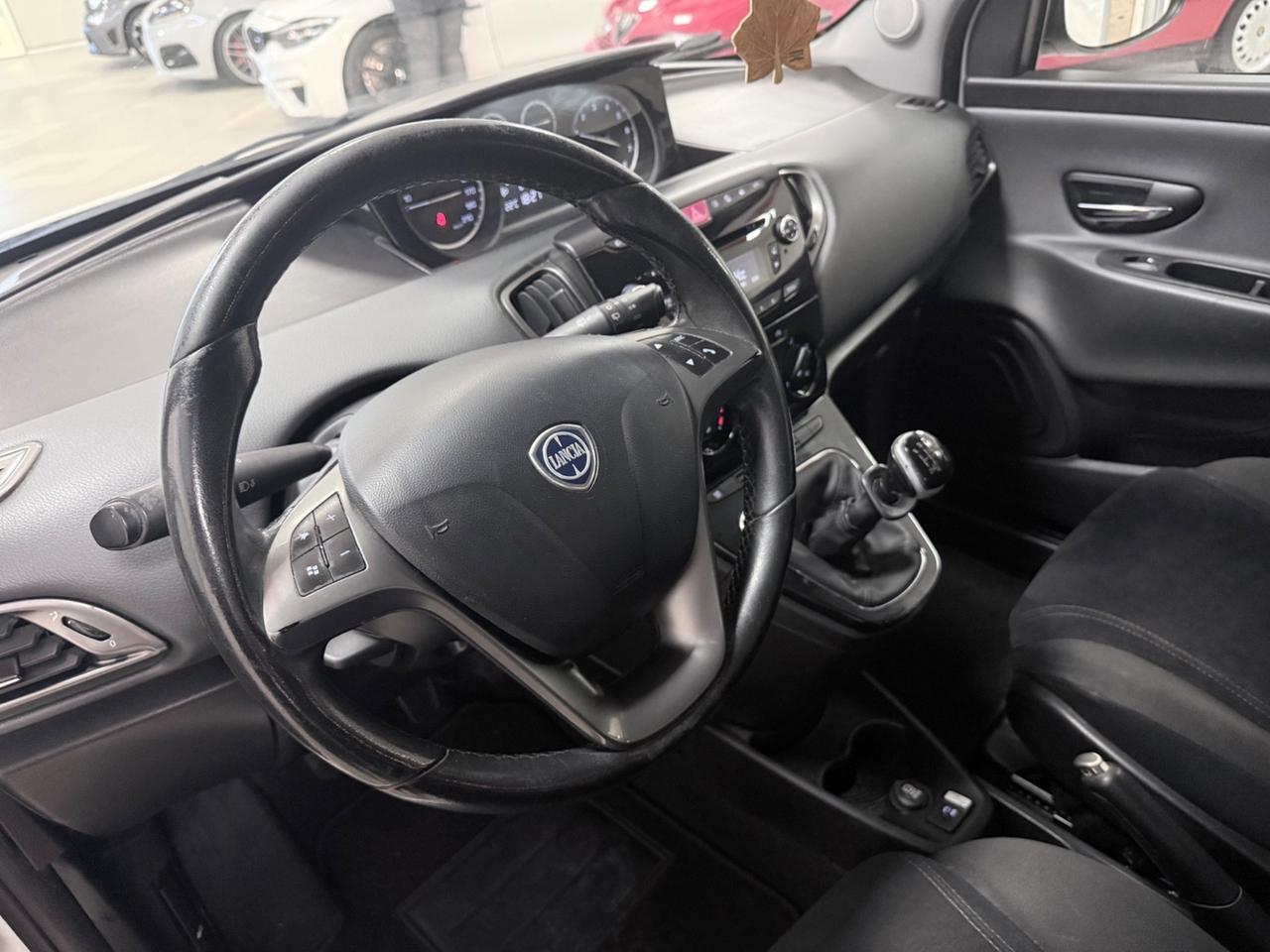 Lancia Ypsilon 1.2 69 CV 5P. Platinum