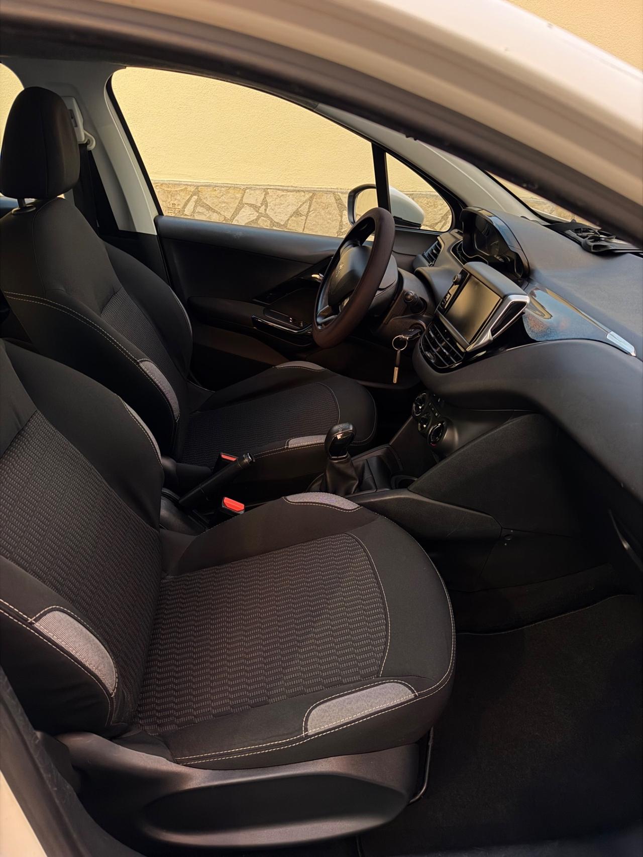 Peugeot 208 1.4 HDi 68 CV 5 porte Allure