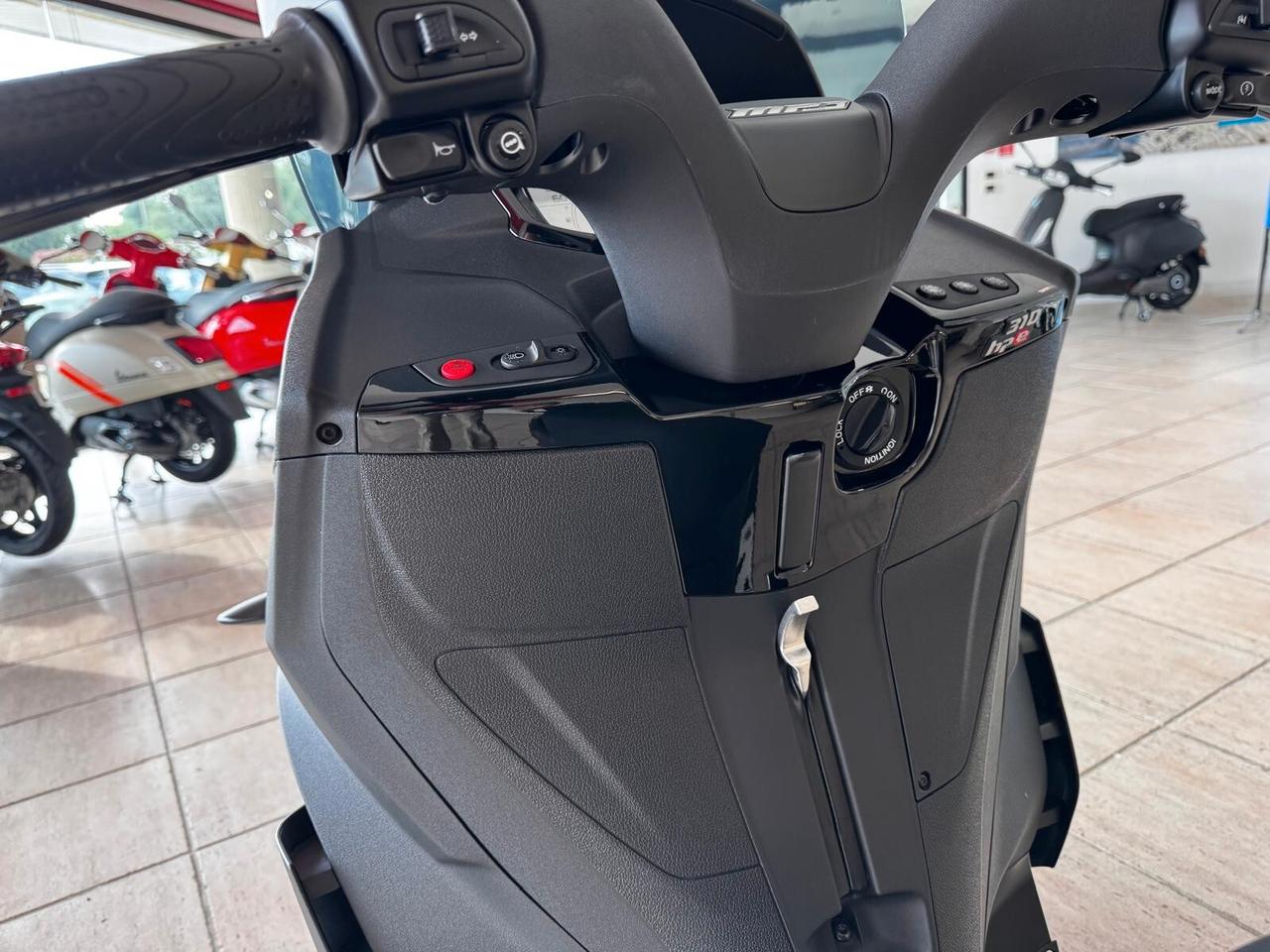 PIAGGIO MP3 310 HPE TRICICLO AZIENDALE