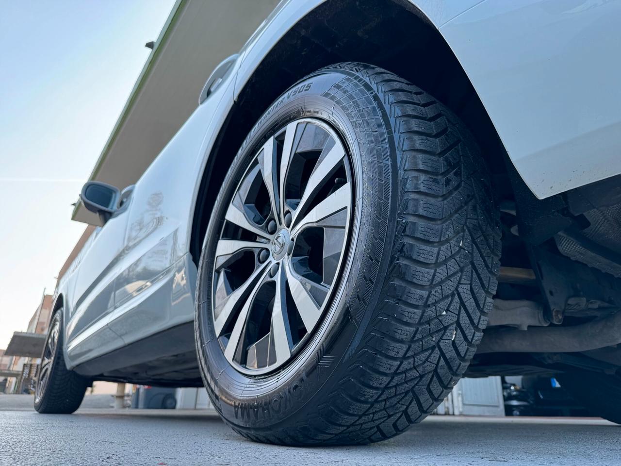 Volvo XC60 2.0 b4 MomentumPro AWD GEARTRONIC PROMO