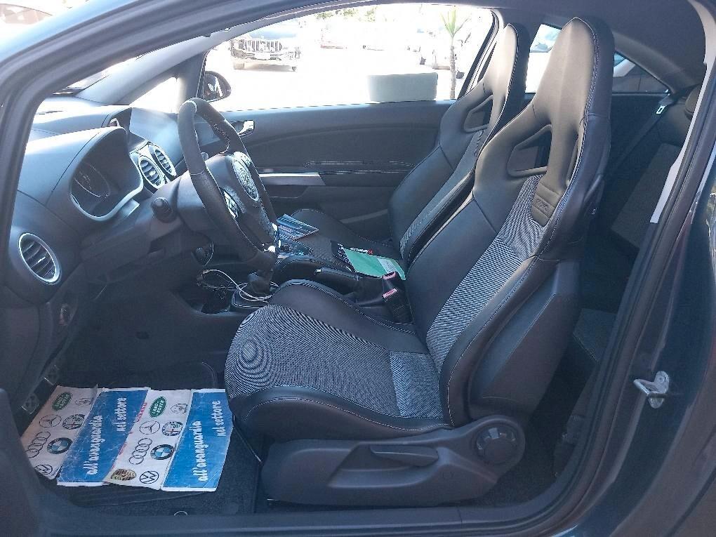 Opel Corsa 1.6 T 192CV 3 porte OPC TENUTA IN AMNIERA MANIACALE PARI AL NUOVO