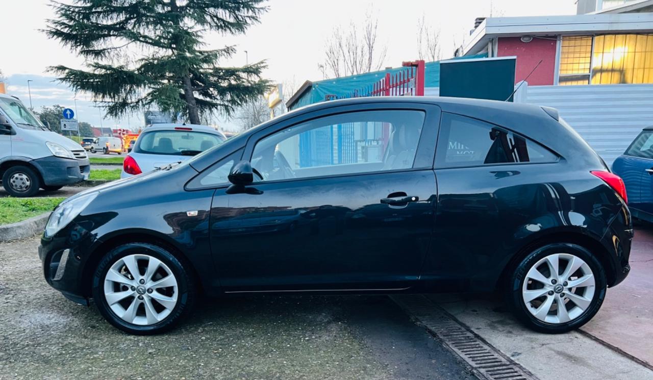 Opel Corsa 1.2 3 porte b-color