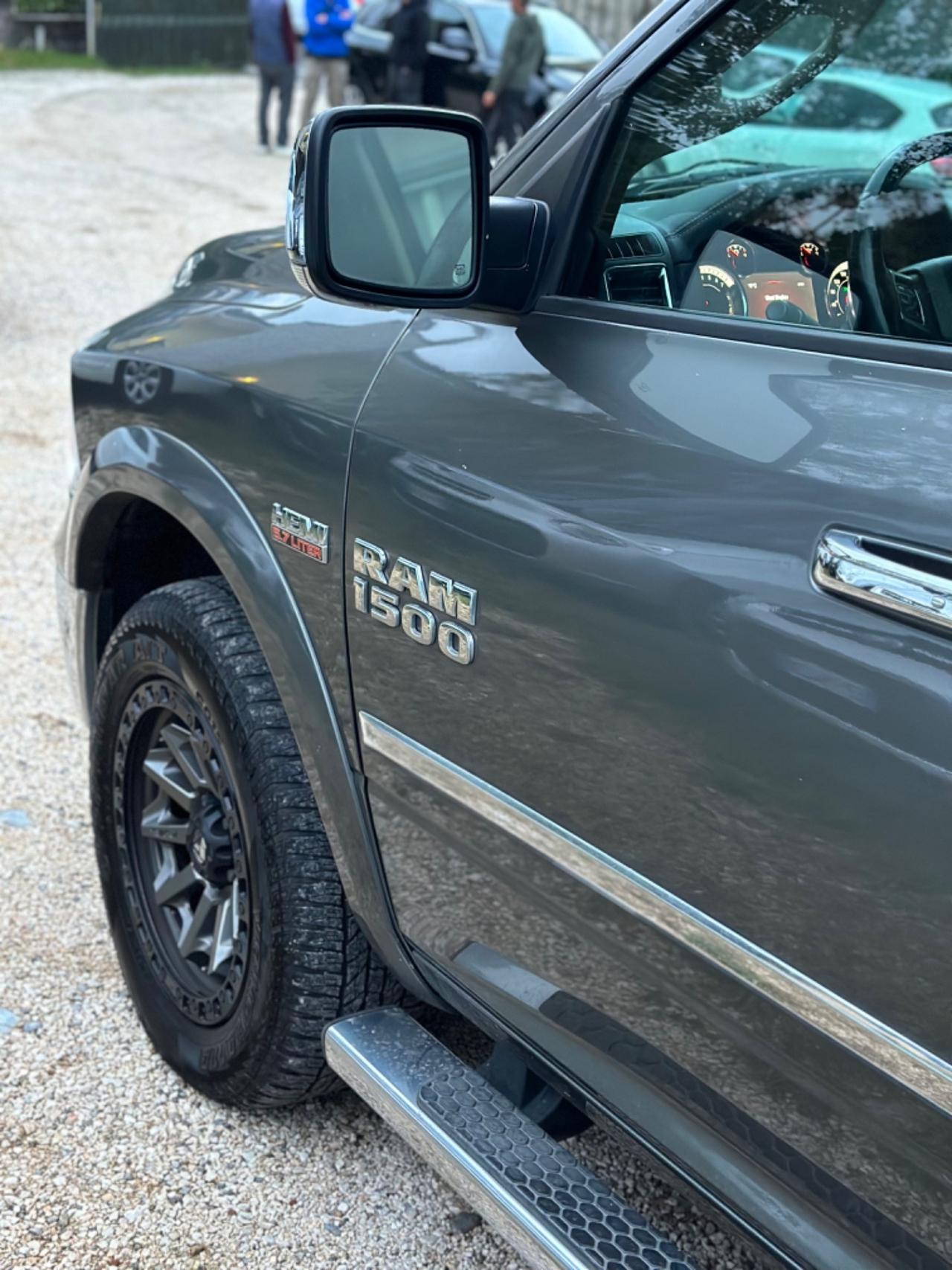 Dodge RAM LARAMIE AMATORE 4x4 KMCERT UNICOPR