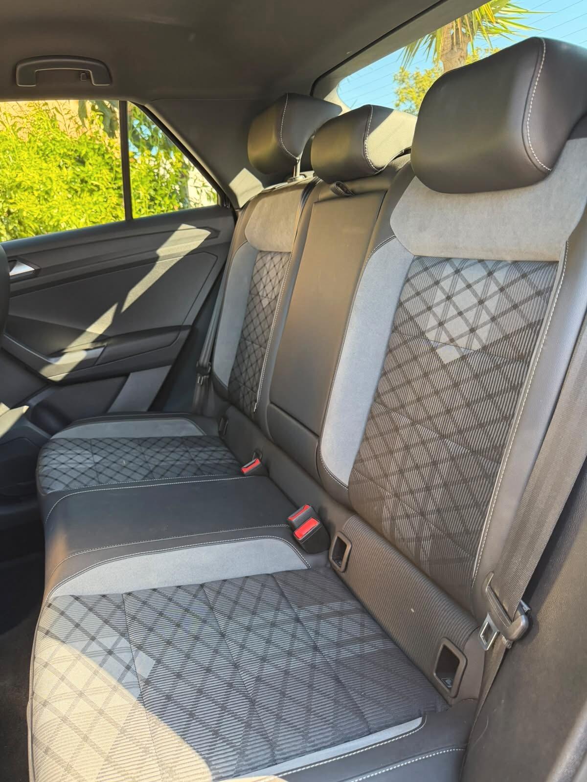 Volkswagen T-Roc 2.0 TDI SCR R-Line