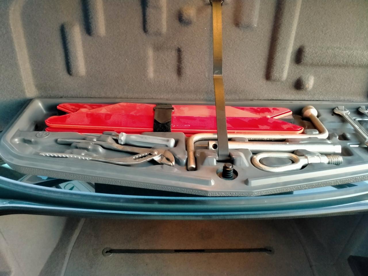 BMW 528 i E39 ATTIVA 193CV TARGA ORIGINALE / INTERNI PELLE / TETTO / AUTOMATICA