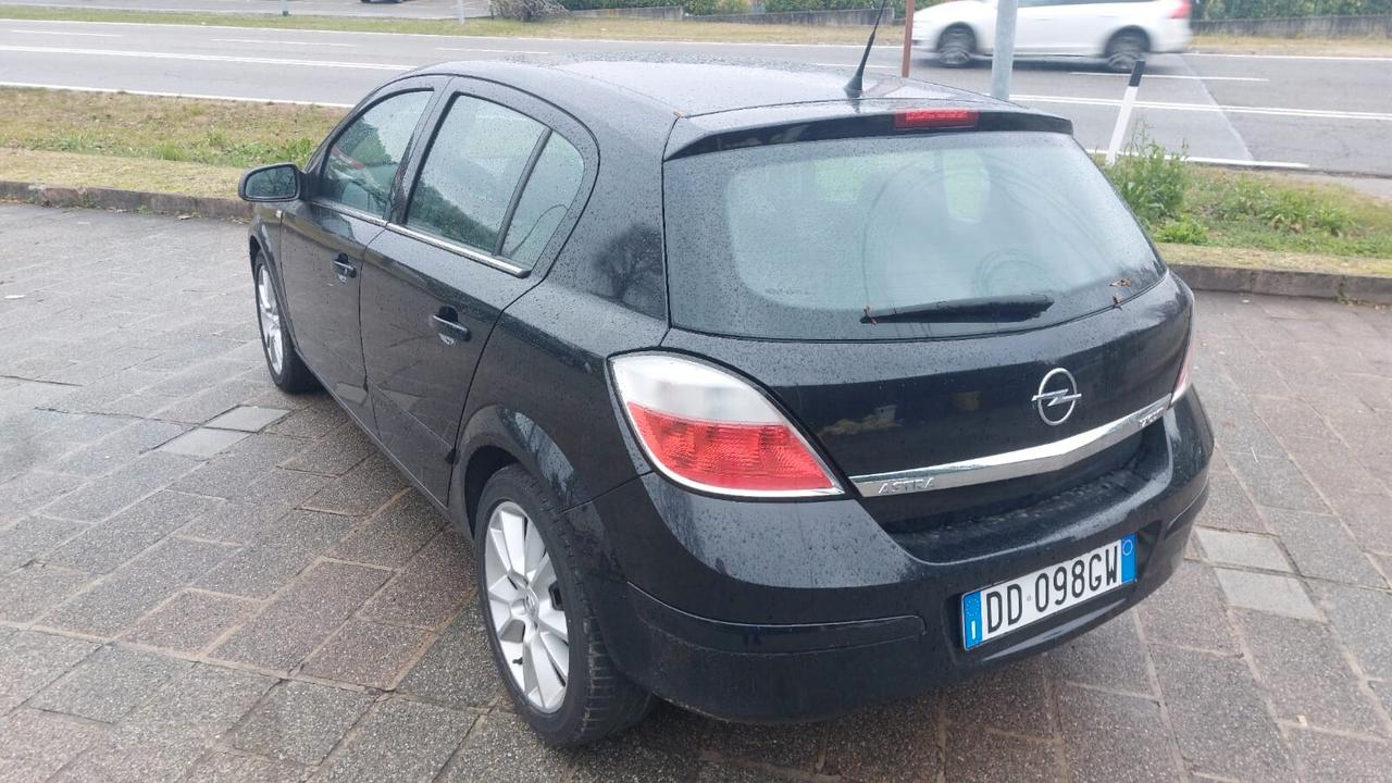 Opel Astra 1.7 CDTI 101CV 5 porte Cosmo