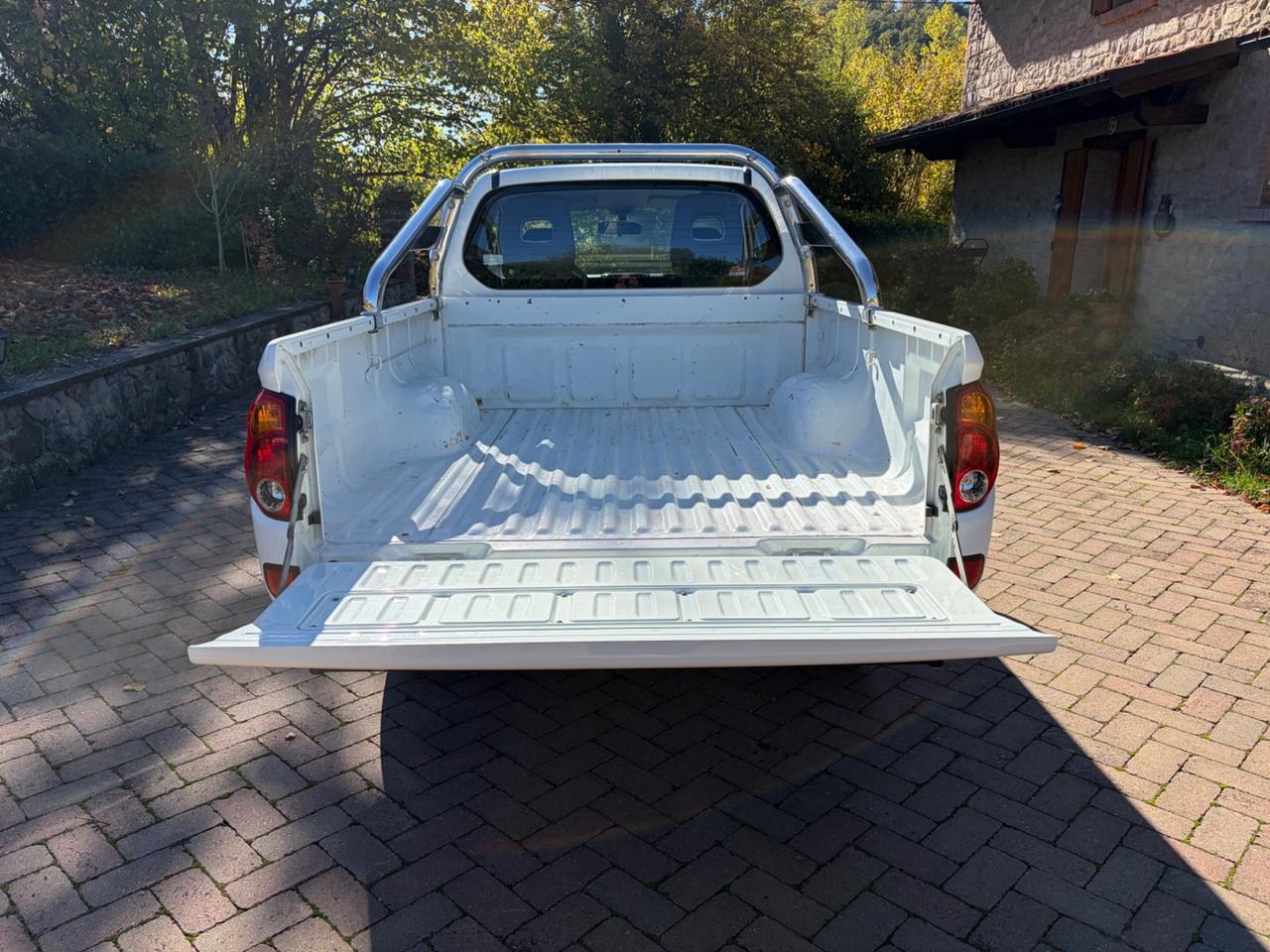 Mitsubishi L200 2.5 DI-D/136CV 4 POSTI