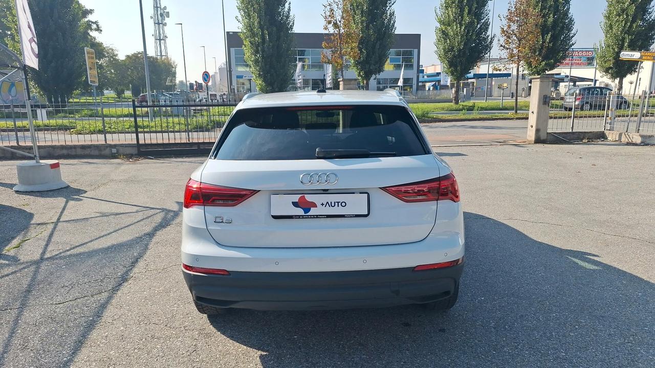 Audi Q3 45 TFSI e S tronic Business 150cv benzina + 116cv elettrici