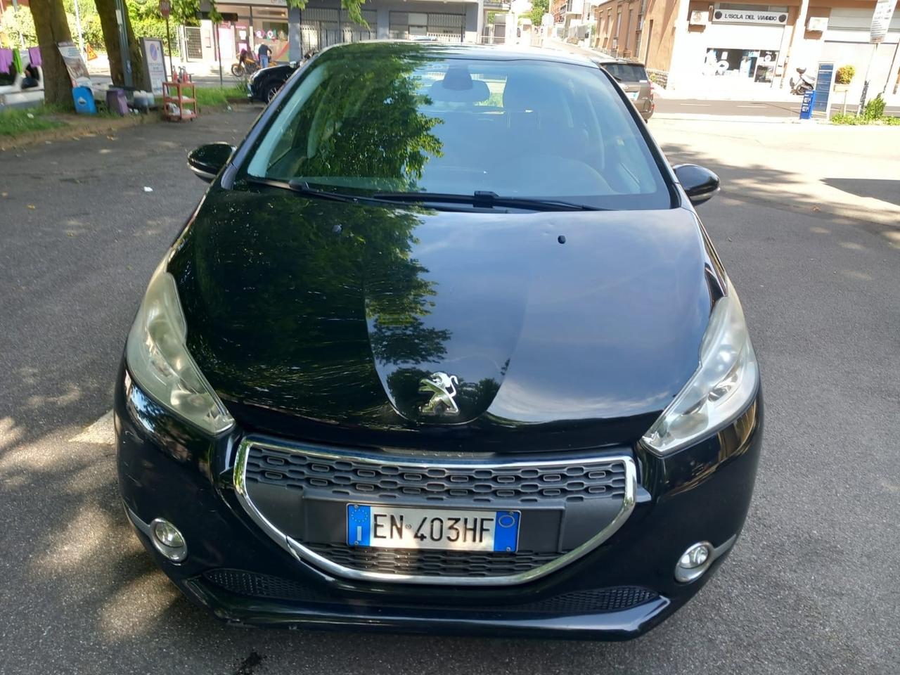 Peugeot 208 1.4 HDi 68 CV 5 porte Allure