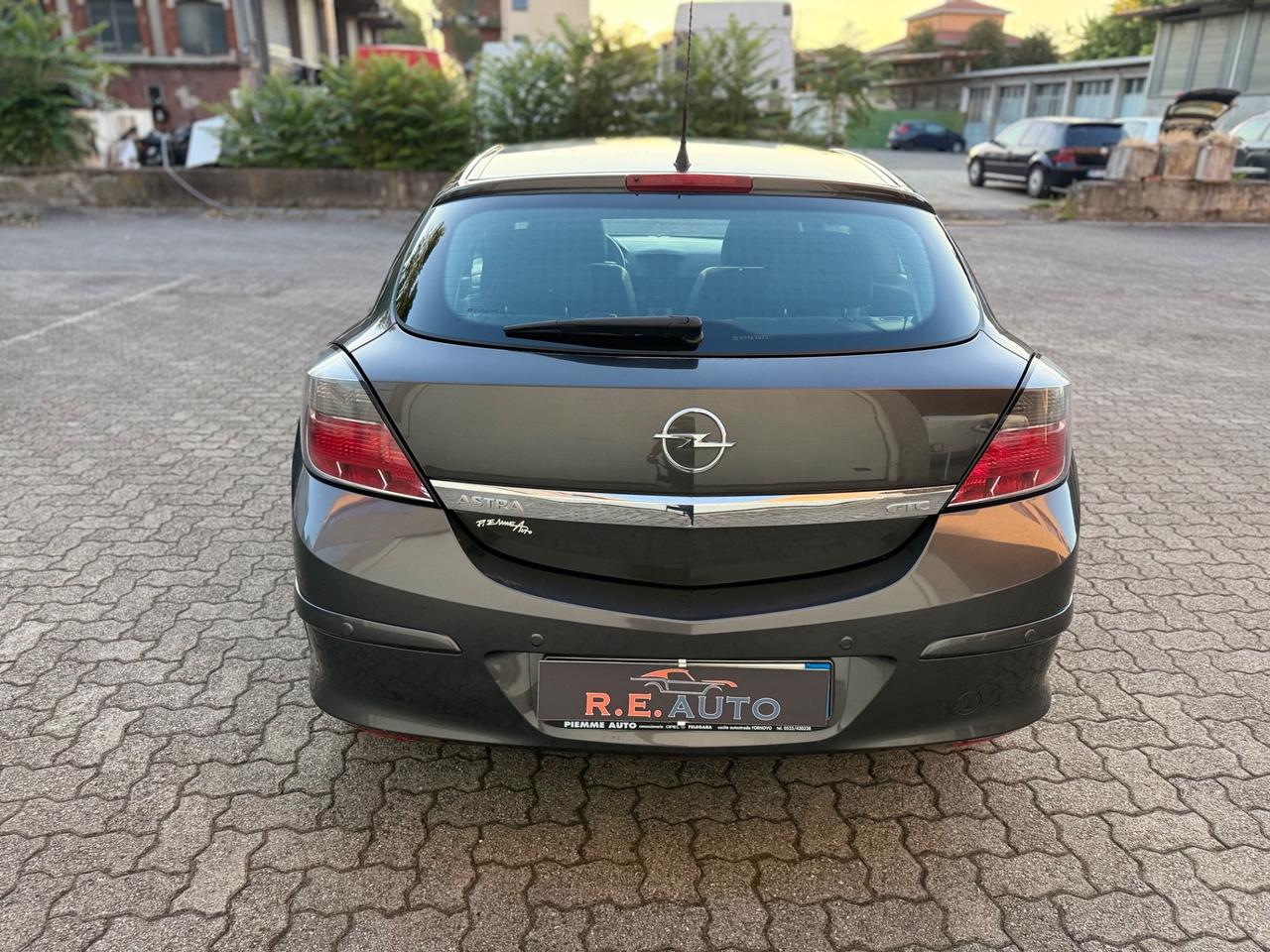 Opel Astra GTC 1.7 CDTI 125CV 3 porte Cosmo