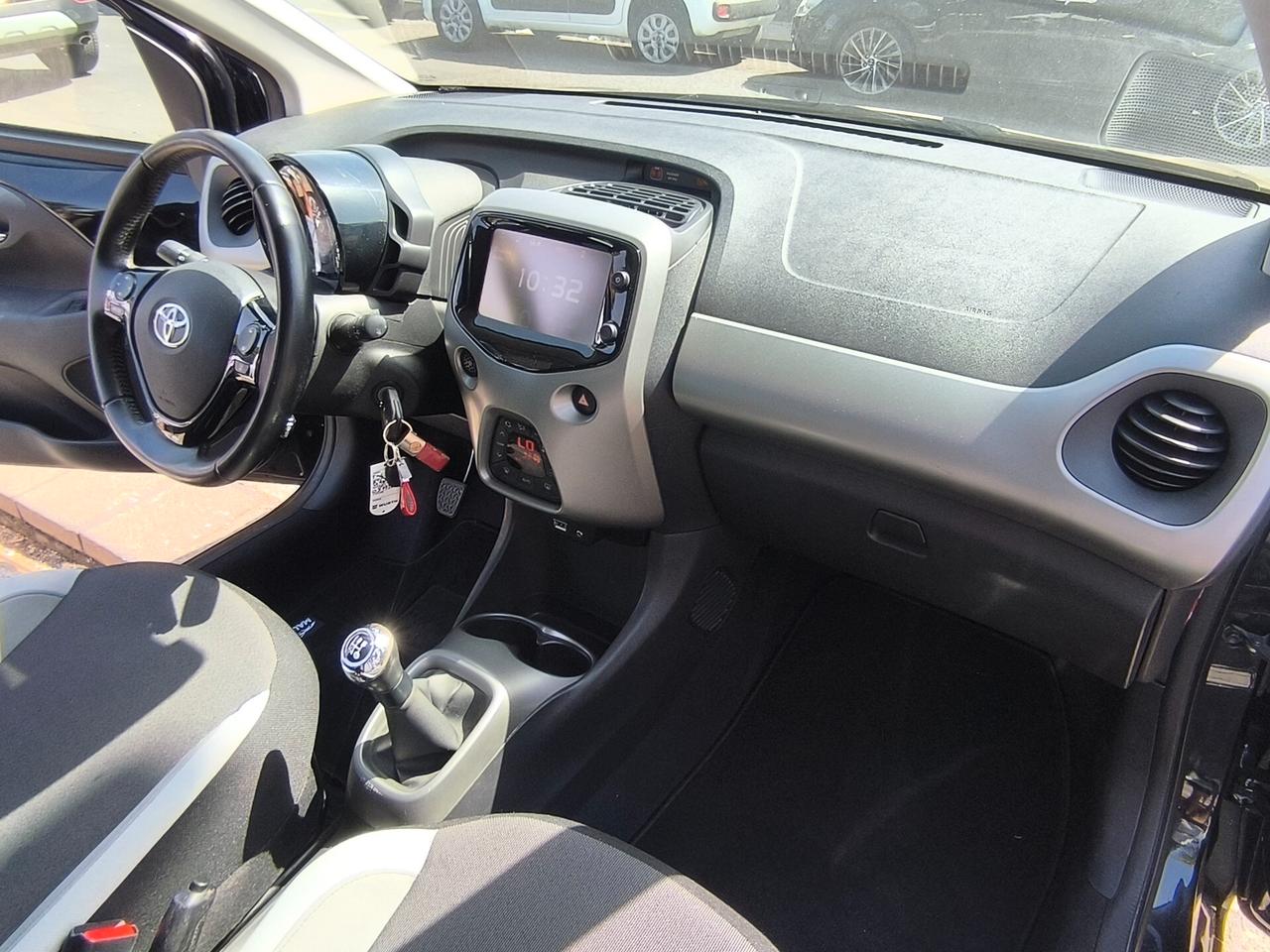 Toyota Aygo 1.0 VVT-i 69 CV 5 porte x-black TSS
