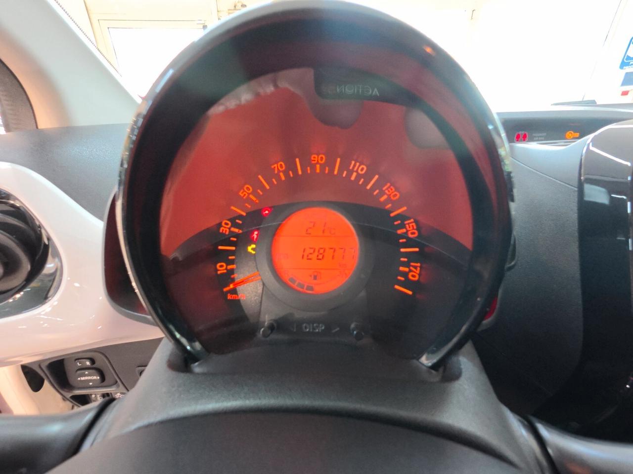Toyota Aygo 1.0 VVT-i 69 CV 5 porte x-cool
