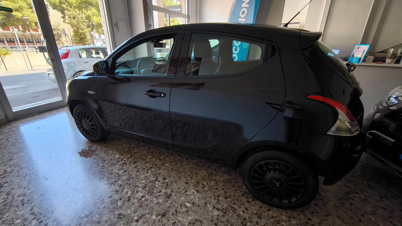 Lancia Ypsilon 1.2 69 CV 5 porte Gold Paris