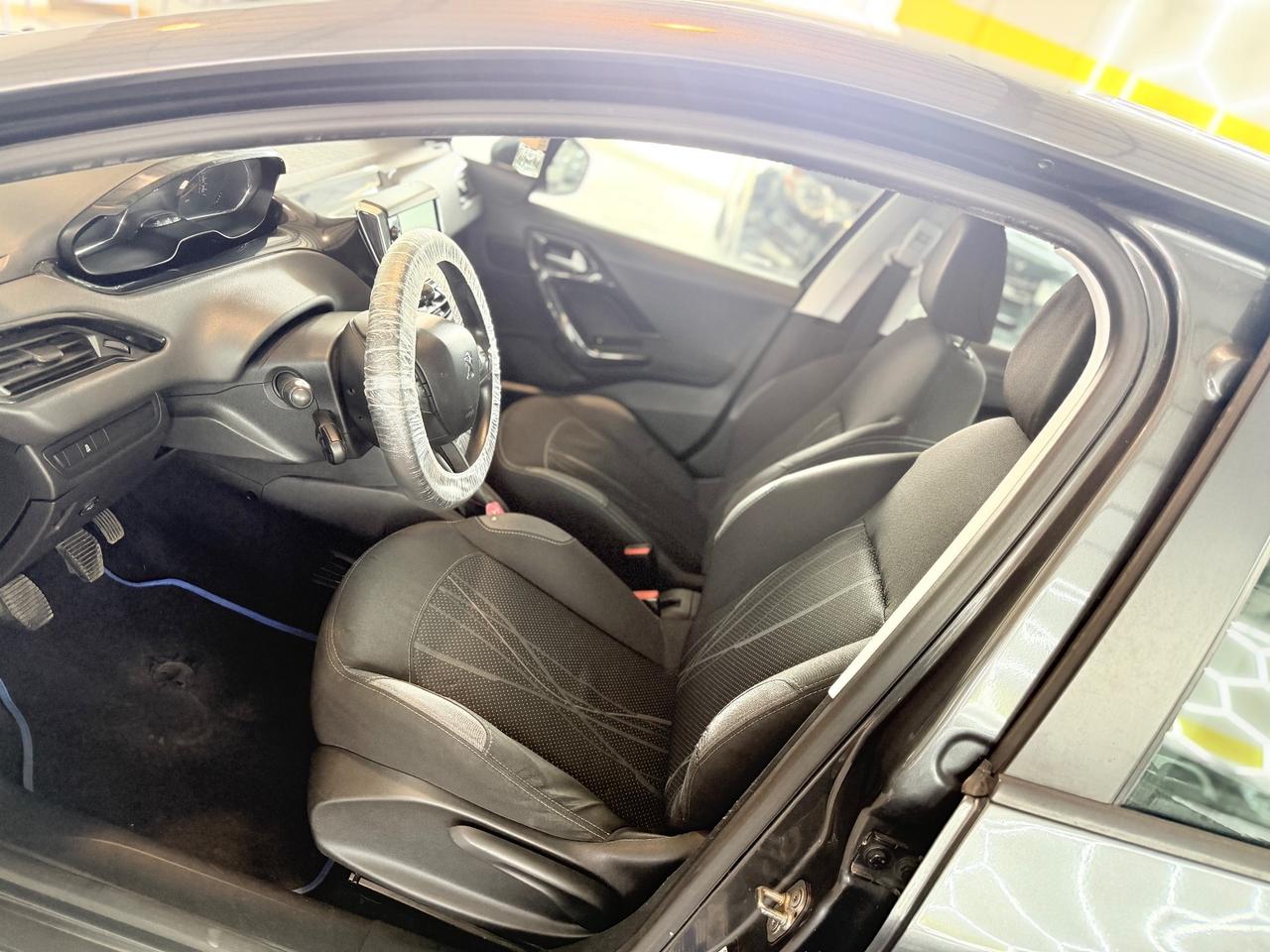 Peugeot 208 82CV GPL 2013 Neopatentati