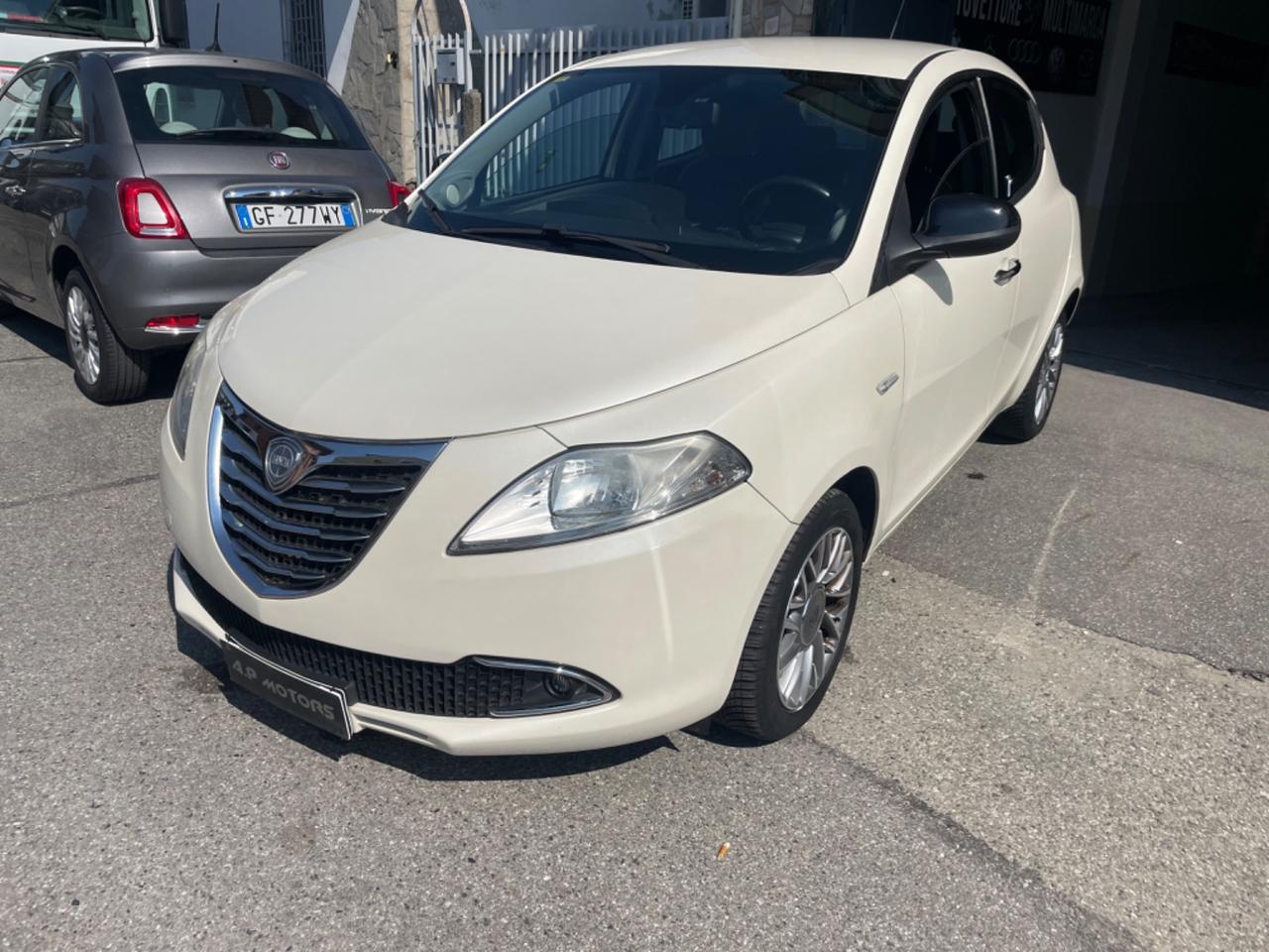 Lancia Ypsilon 1.2 69 CV 5 porte S&S Platinum