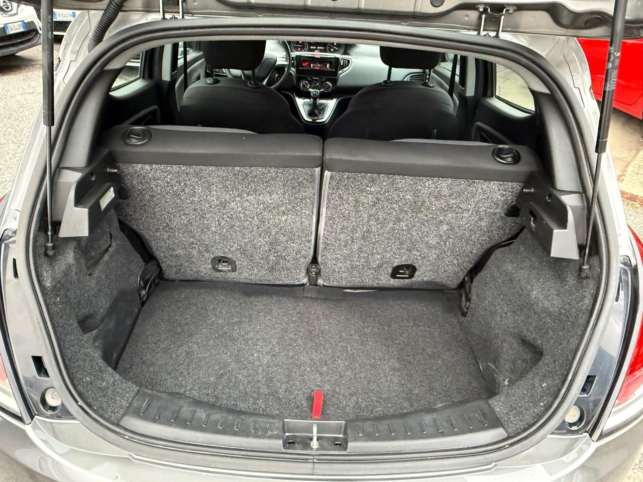 Ypsilon 1.2 69 CV 5 porte/rate/permute/garanzia