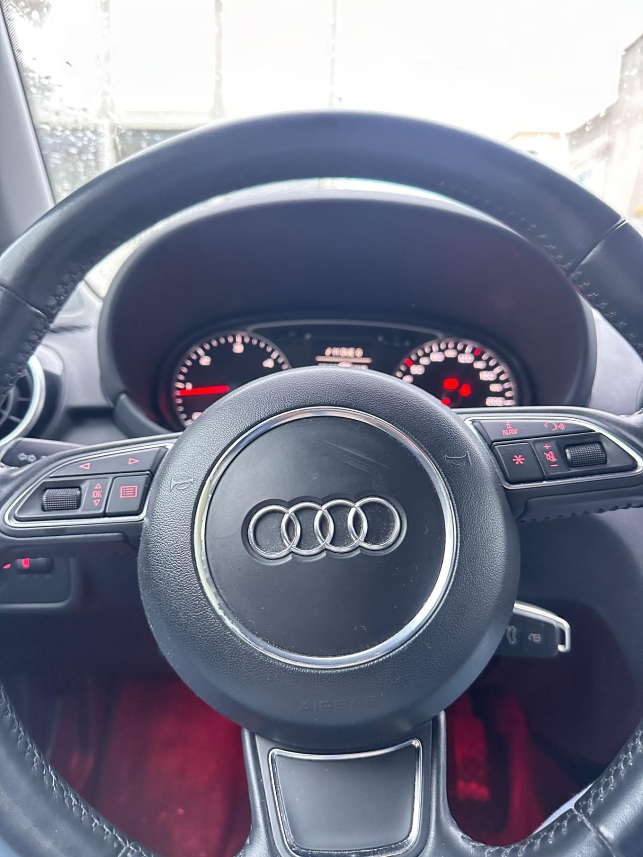 Audi A1 1.6 TDI S line edition plus-2014 LED/17"