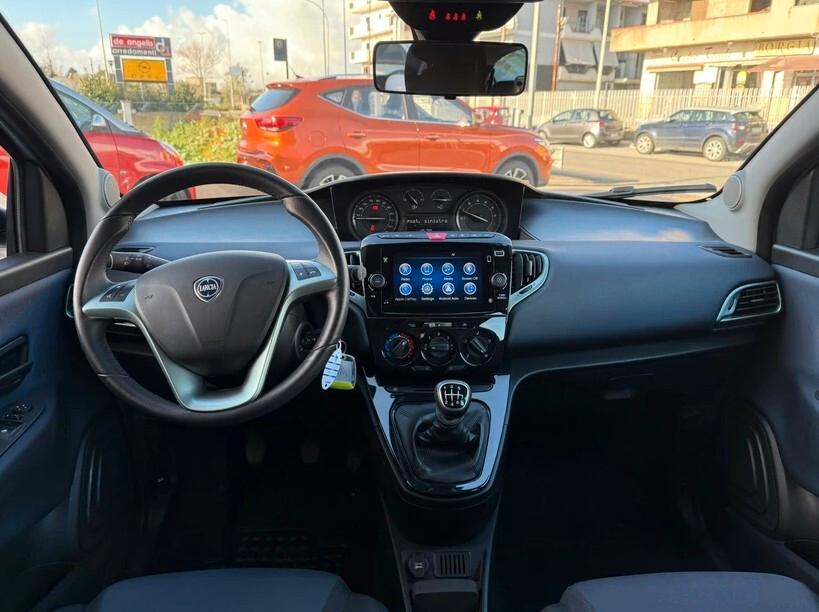 LANCIA YPSILON PLATINO