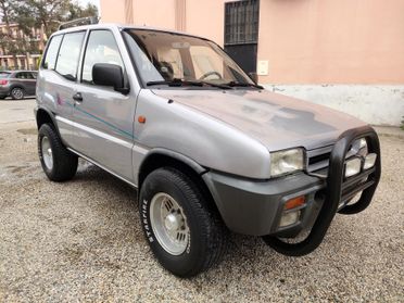 Nissan Terrano 2.4i alias Ford Maverick